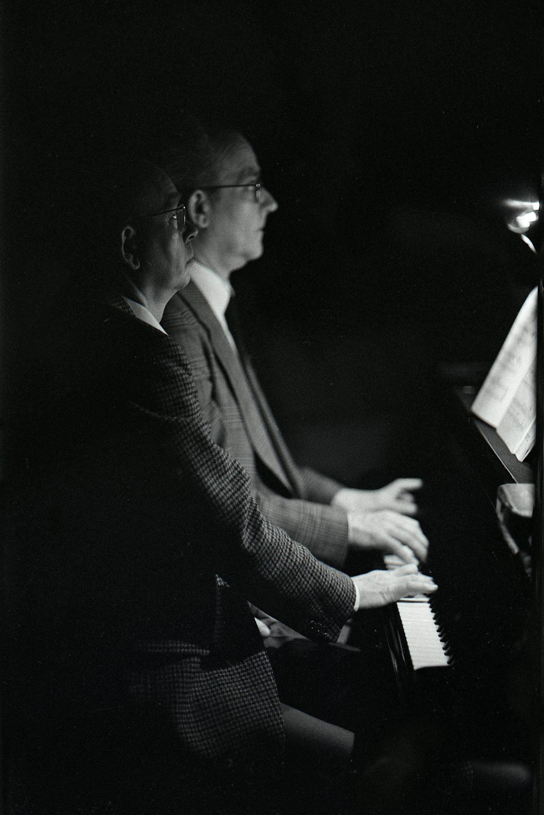 'Herman Prigann bei der Installation seines Hanging Tree, Wien 1985